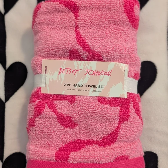 Betsey Johnson Pink Ribbon Bow Hand Towel Set - Picture 1 of 8